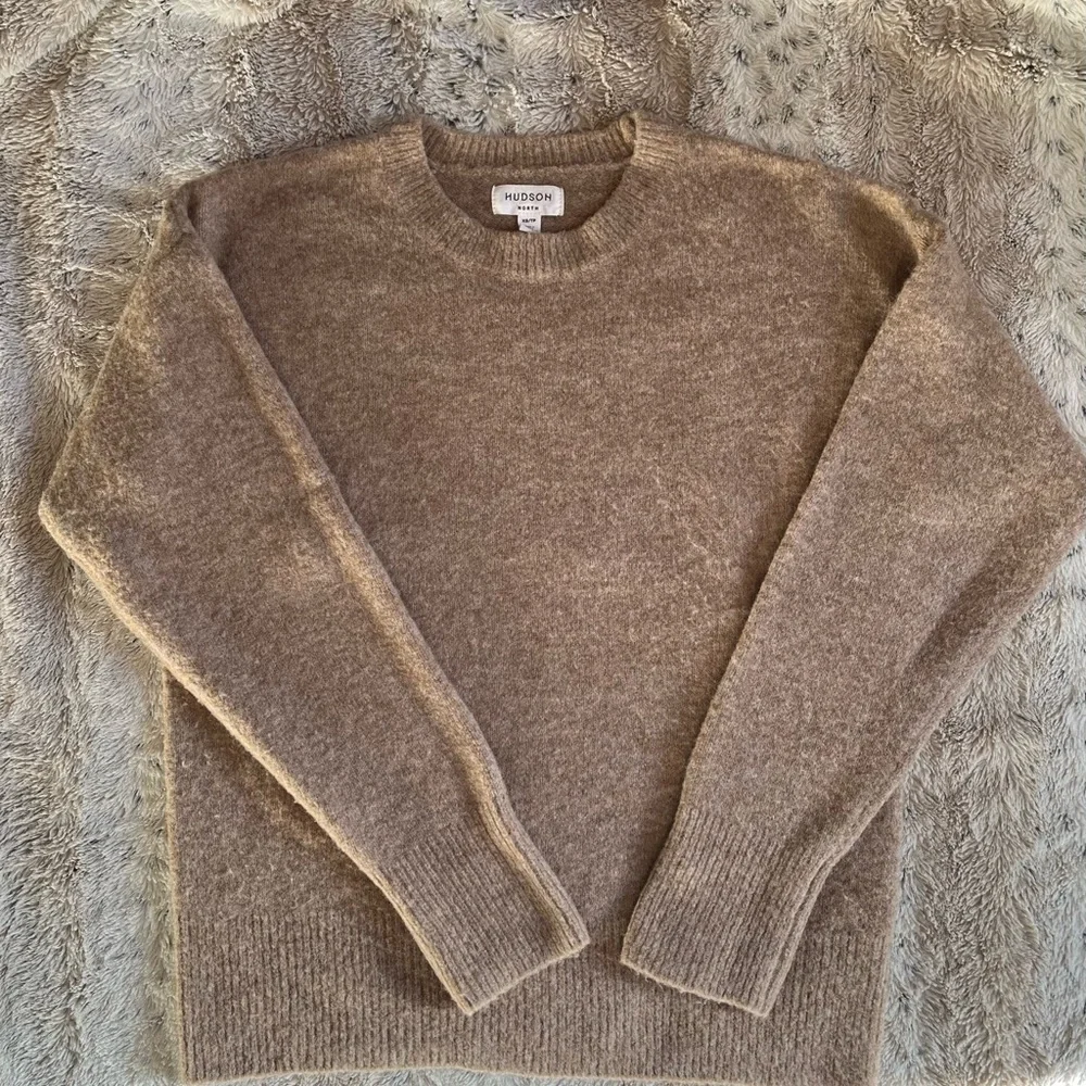 Hudson’s Bay Company (Hudson North) Crewneck Sweater. Women’s XS (relaxed fit) - Picture 6 of 8
